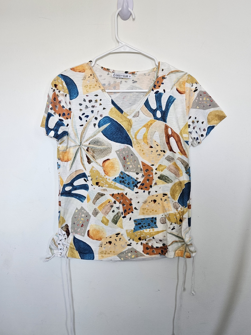 COCO Y CLUB Abstract Tropical Print V-Neck Top Side Cinch Ruched Tie Medium🔥